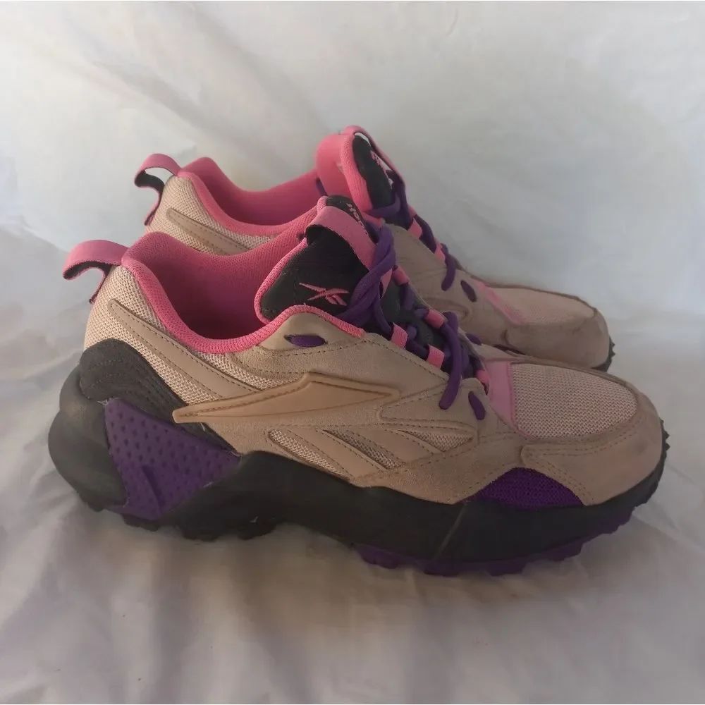 Reebok Aztrek Double Trail Size 8.5 Buff/True Gray/Purple